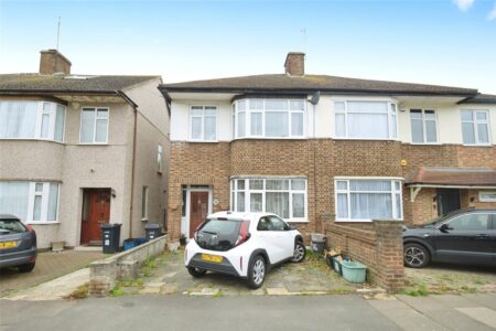 Inverness Drive, Ilford, IG6 3BN