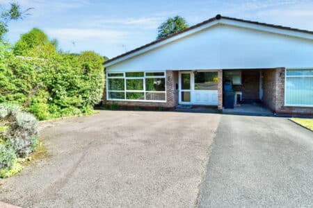 Arundel Drive, Worcester, Worcestershire, WR5 2HU